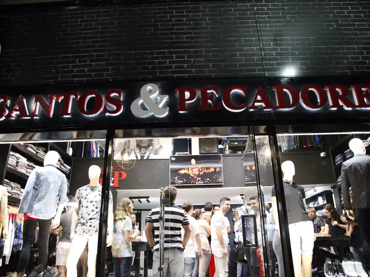 Santos y Pecadores se mudó a 25 de Mayo para seguir vistiendo al hombre moderno   