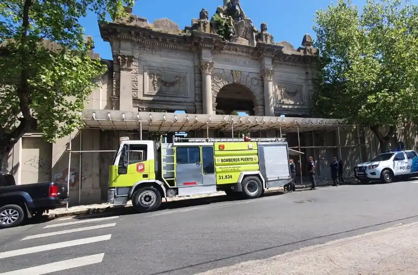 Tensión en el Cemenerio de la Loma por falta de agua