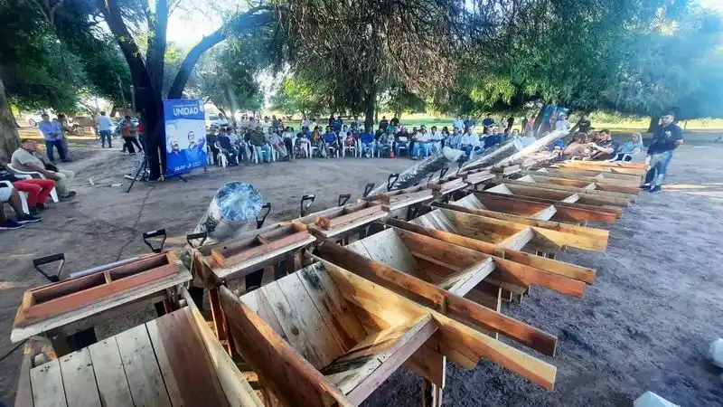 Las Lomitas: ladrilleros conformaron una
cooperativa y recibieron equipamiento