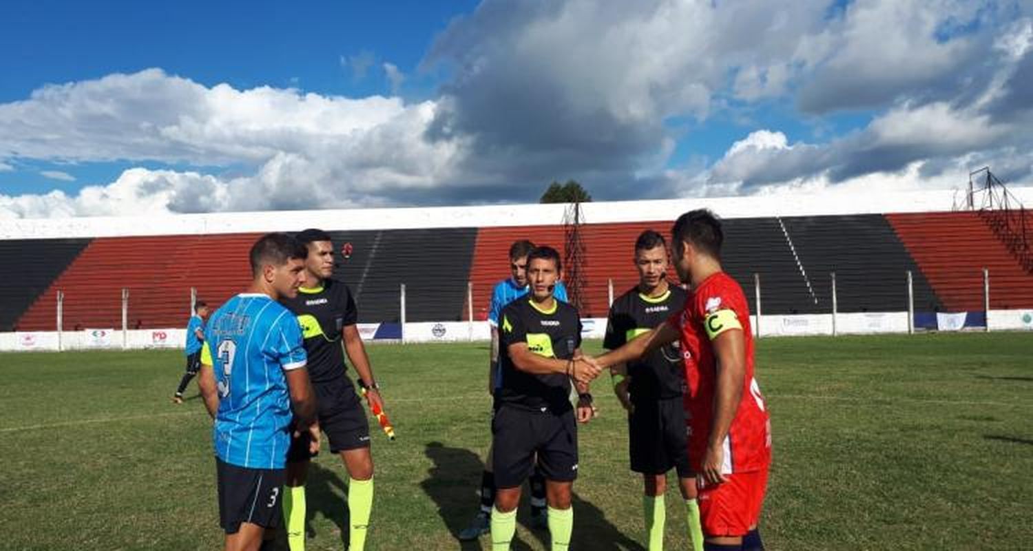 Torneo Regional: El “Hormiga” se agigantó en el arco y Mitre recuperó el segundo puesto