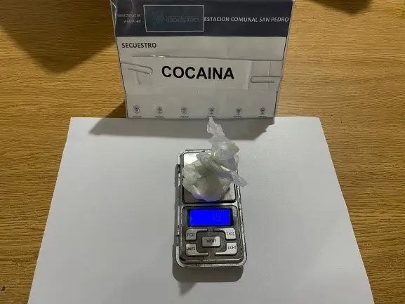 La bocha de cocaína que secuestó la policía estaba escondida en un celular.