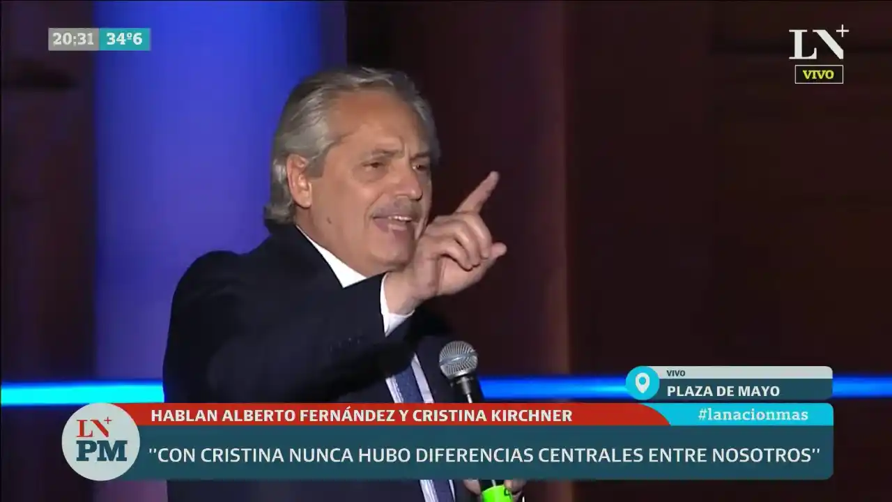 Video: Aberto y Cristina saludaron al público en la Plaza de Mayo