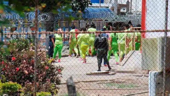 GOLPES y MALTRATOS, así tratan los funcionarios a las presas de Uribana que se alzaron por falta de agua