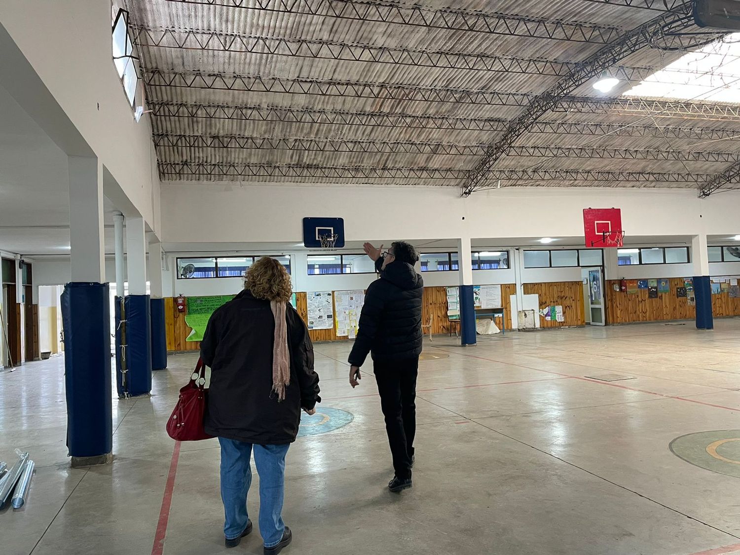 El interior de la Escuela 53, durante la última recorrida de autoridades del Consejo Escolar.