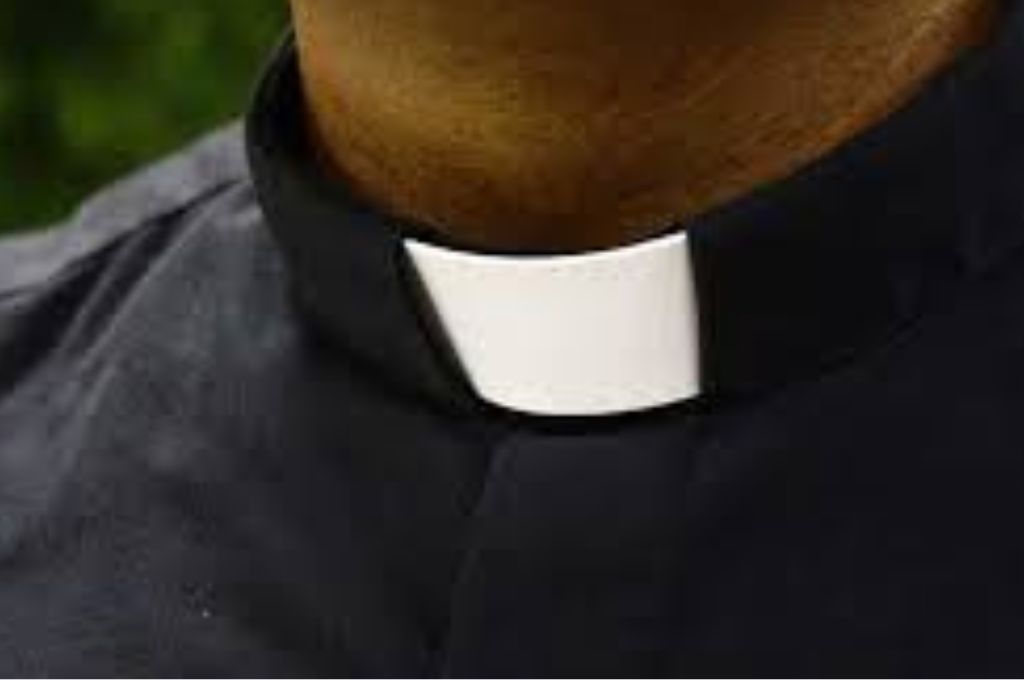 Se hizo pasar por sacerdote y pedía colaboración a nombre de una parroquia: fue detenido