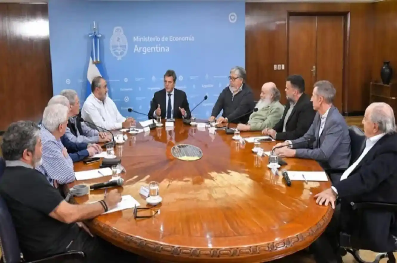 Massa fijará un acuerdo de precios y salarios por 90 días "para estabilizar la economía"