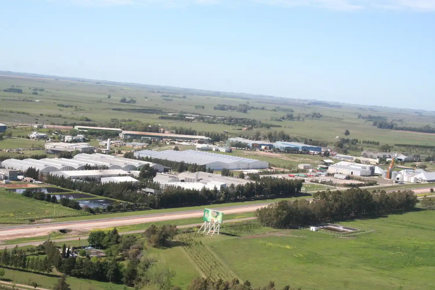 Los directivos de Baggio afirman que hay una puja por el encuadre sindical