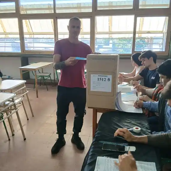 Agustín Gianini votó y destacó que los comicios se desarrollan "con total normalidad"