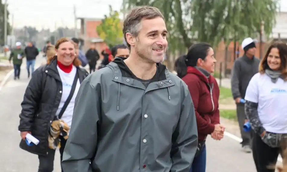 El intendente Federico Achával comenzó las caminatas de cara a la campaña.
