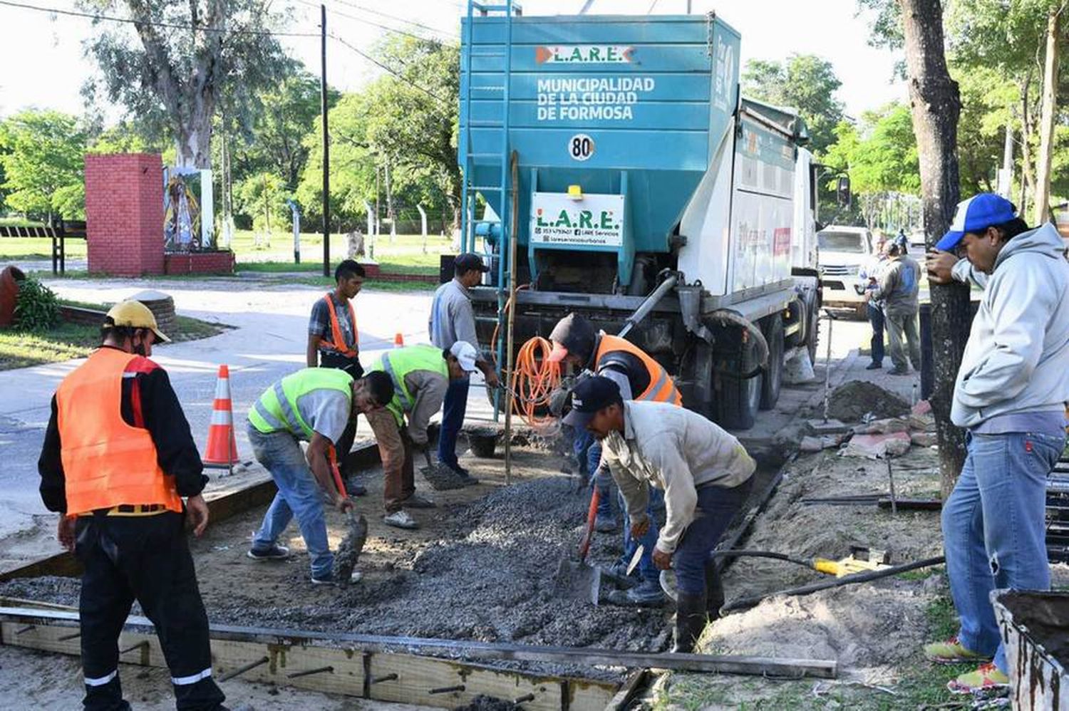 Continúan las obras de bacheo y sellado 
de juntas y fisuras en las calles de la ciudad