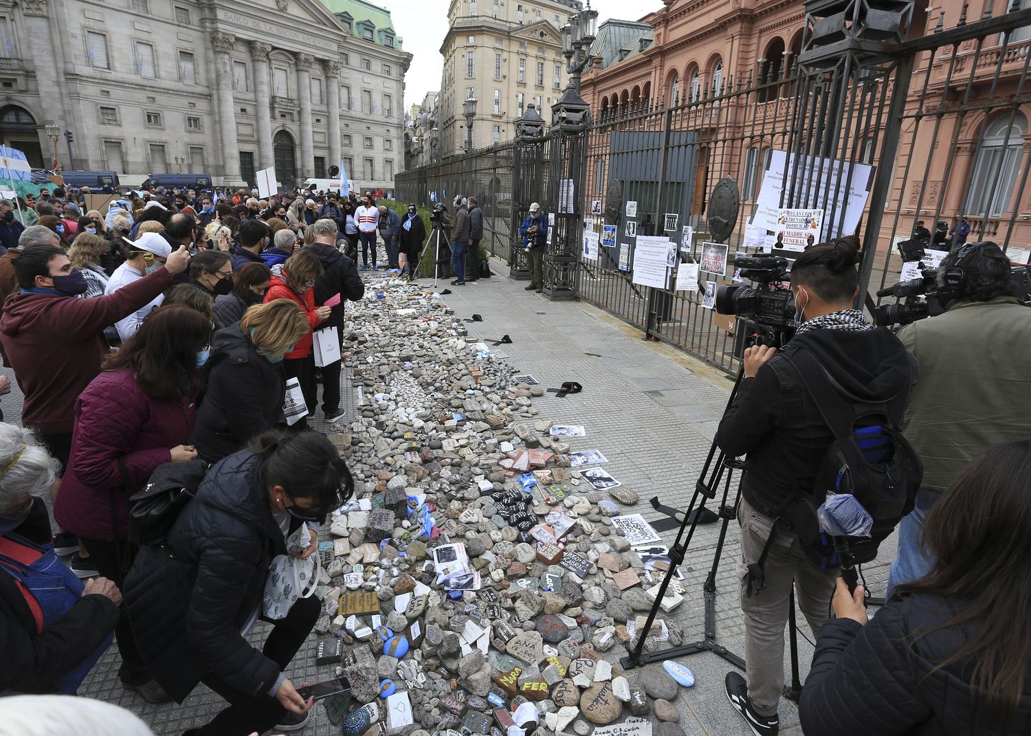 Homenajearon a las víctimas del Covid, con rechazos al Gobierno
