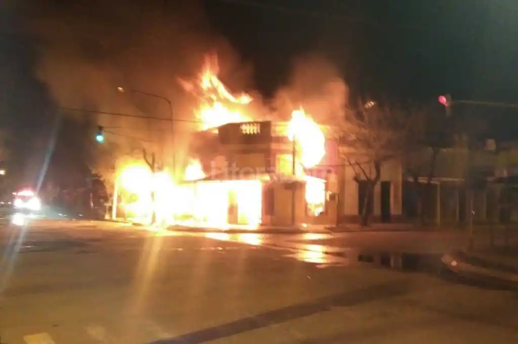Se incendió un kiosco de diarios en San Javier