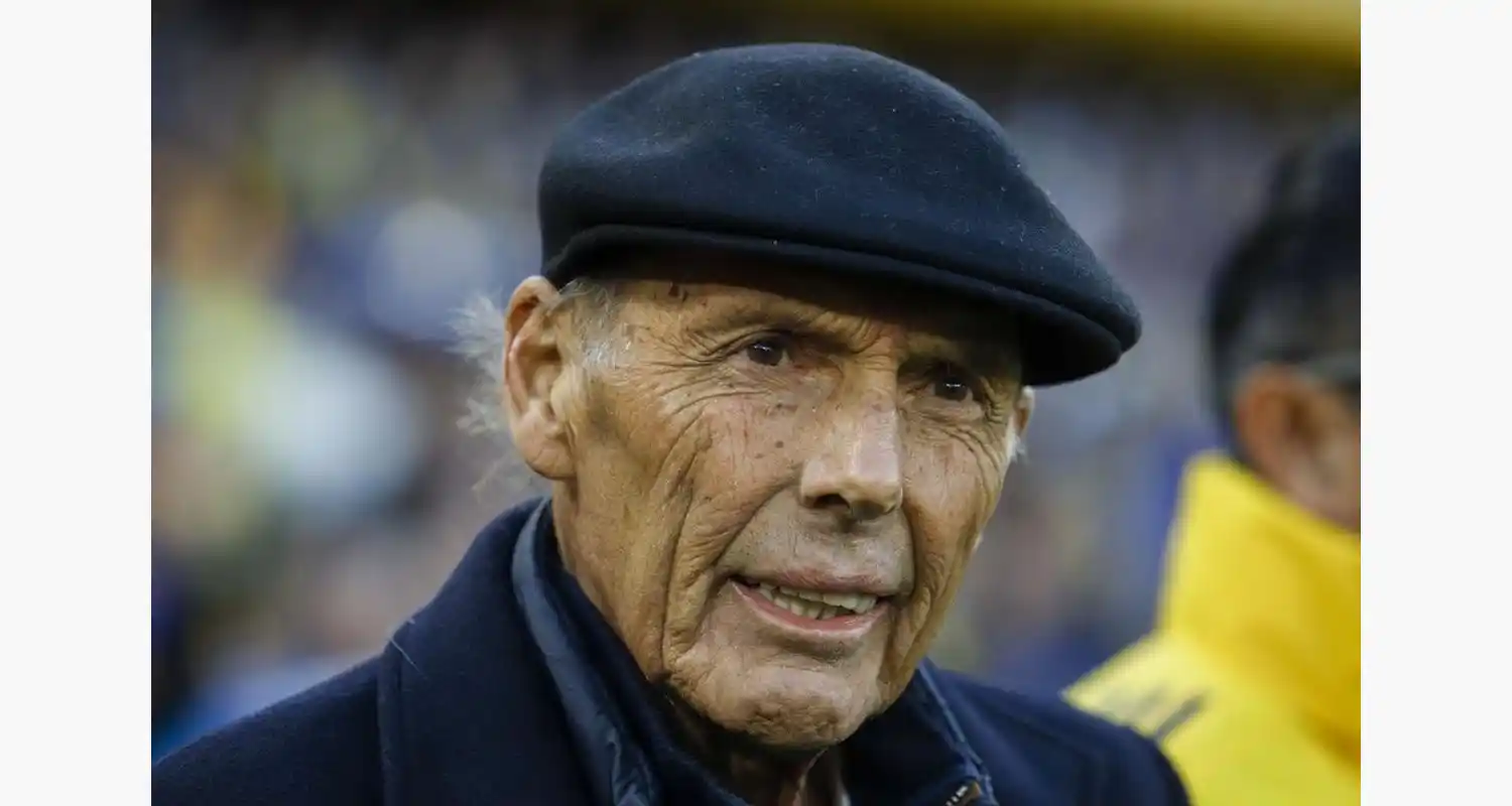 Como futbolista únicamente jugó en Estudiantes de La Plata, pero por su trayectoria como técnico se ganó un importante lugar en el el corazón de los hinchas de Boca, Vélez, Millonarios de Colombia y Rosario Central, entre otros.