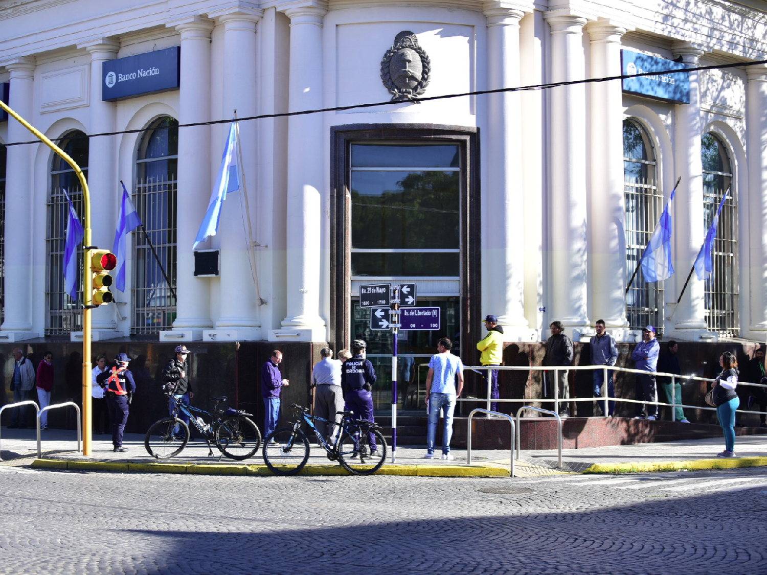 Aseguran que los bancos abrirán sábado y domingo