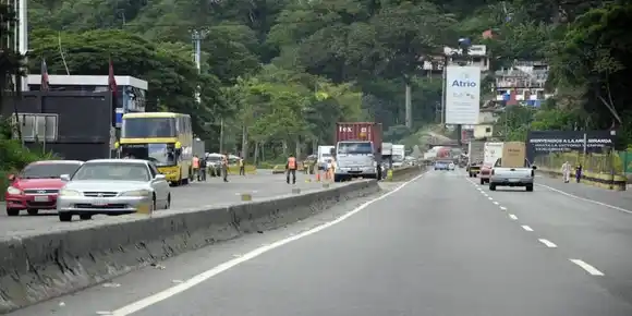 Delincuentes secuestraron bus en la ARC y robaron a pasajeros