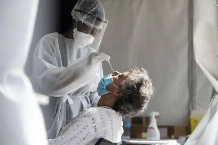 ¿Cuántos pacientes tienen síntomas más allá de la enfermedad aguda?