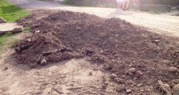 Quejas por un “posible desagüe cloacal sobre la costanera”