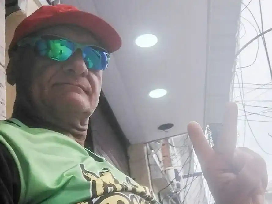 El acusado se impacientó por la demora en la atención en un local y profirió insultos de carácter racista, repitiendo en dos oportunidades el agravio “negra puta”