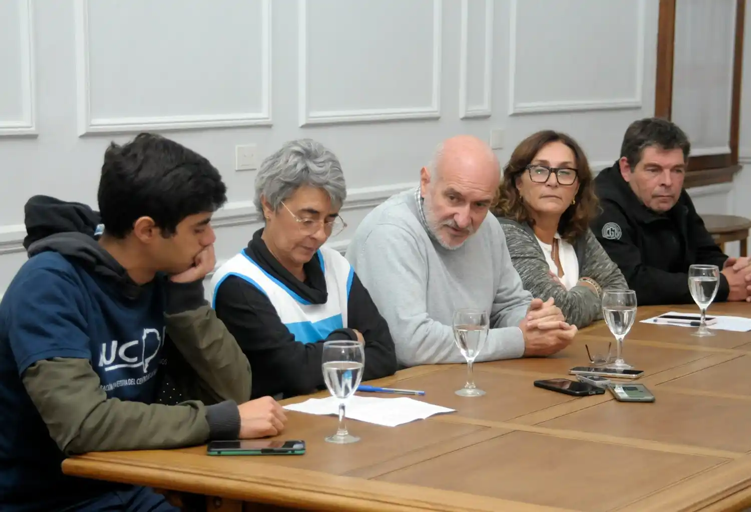 Joaquín Palacios, Verónica Gargiulo, Marcelo Aba, Alicia Spinello y Juan Loidi invitaron a marchar en defensa de la educación pública.