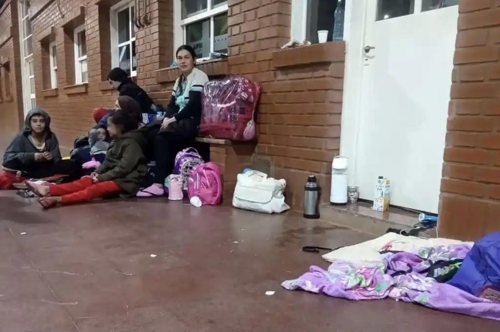 Argentinos varados en la frontera con Paraguay fueron echados de Migraciones