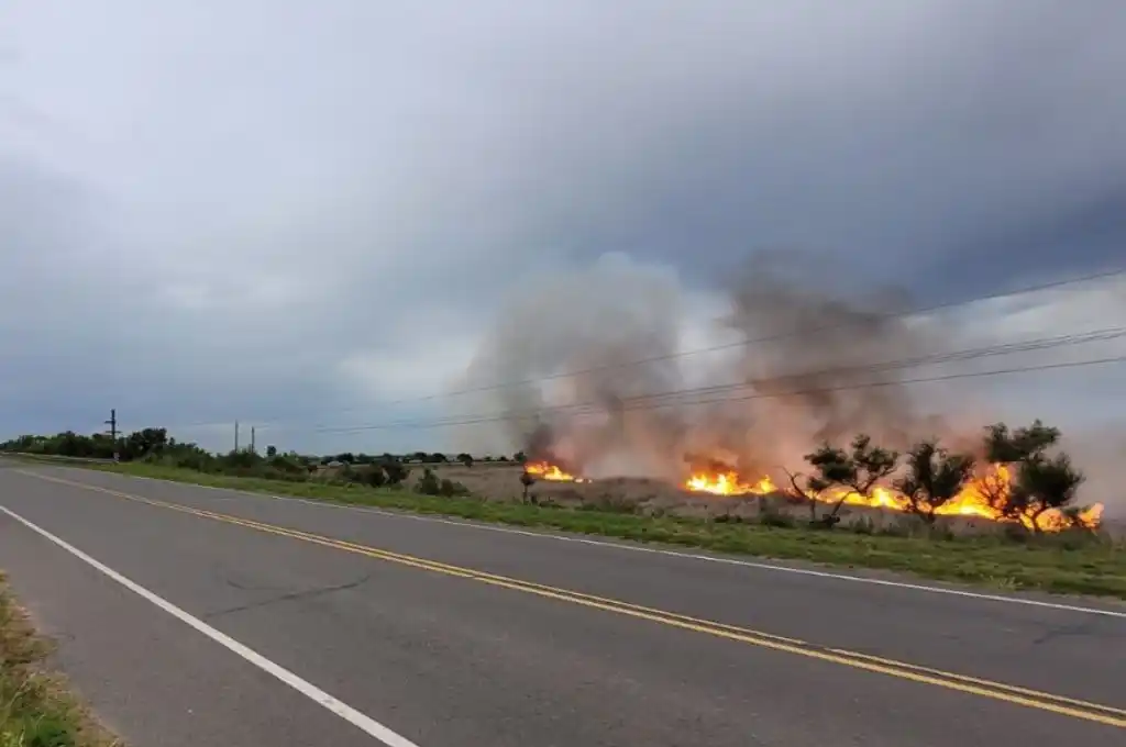 Se registra un incendio de importantes dimensiones en jurisdicción a Coronda