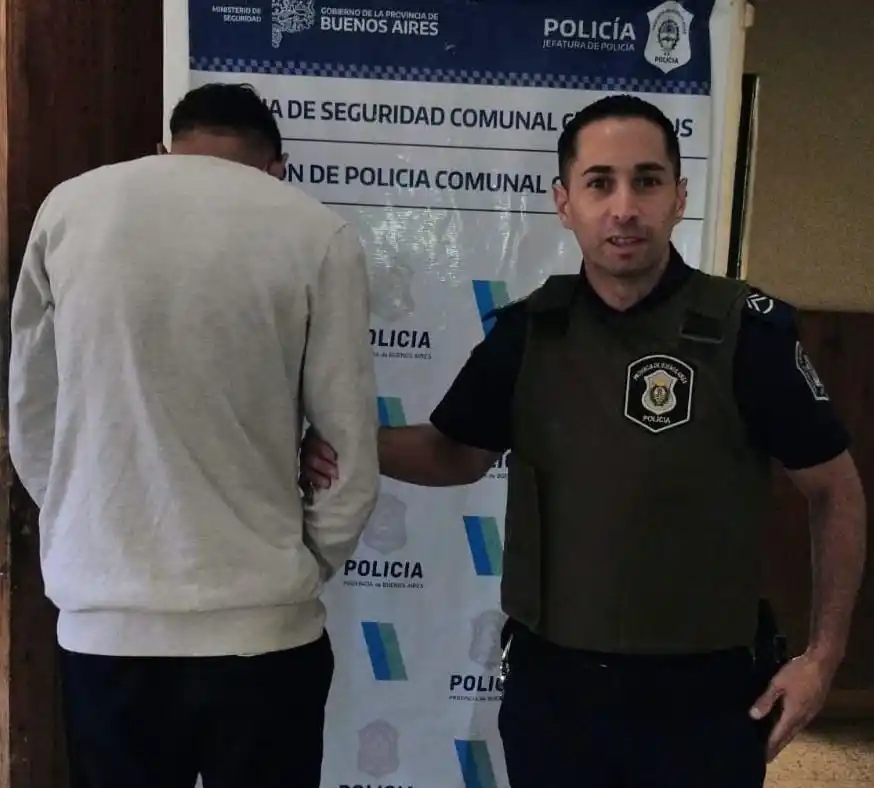 Se detuvo a una persona que intentaba sustraer un vehículo en Pasaje Colonial y Escribano