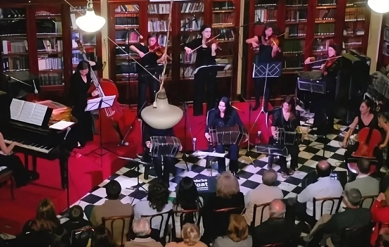 La orquesta francesa Fleurs Noires presenta “Tangos en Aleph” en la iglesia Nuestra Señora del Socorro