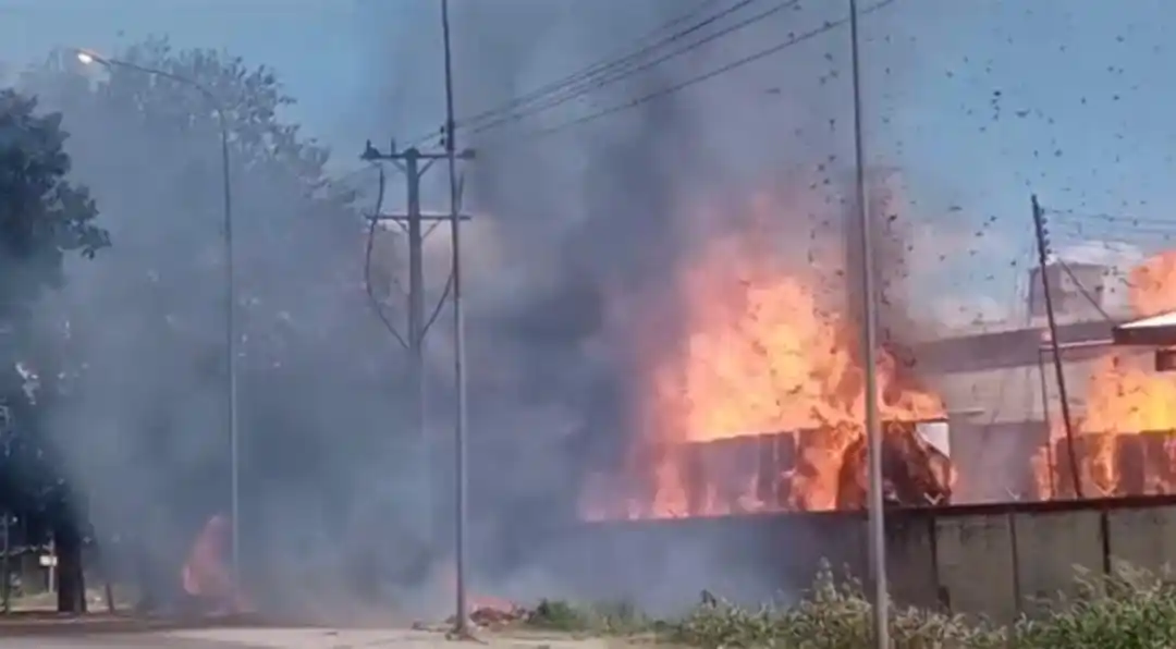 Incendio en Planta PAVECA se originó en el almacén de productos terminados