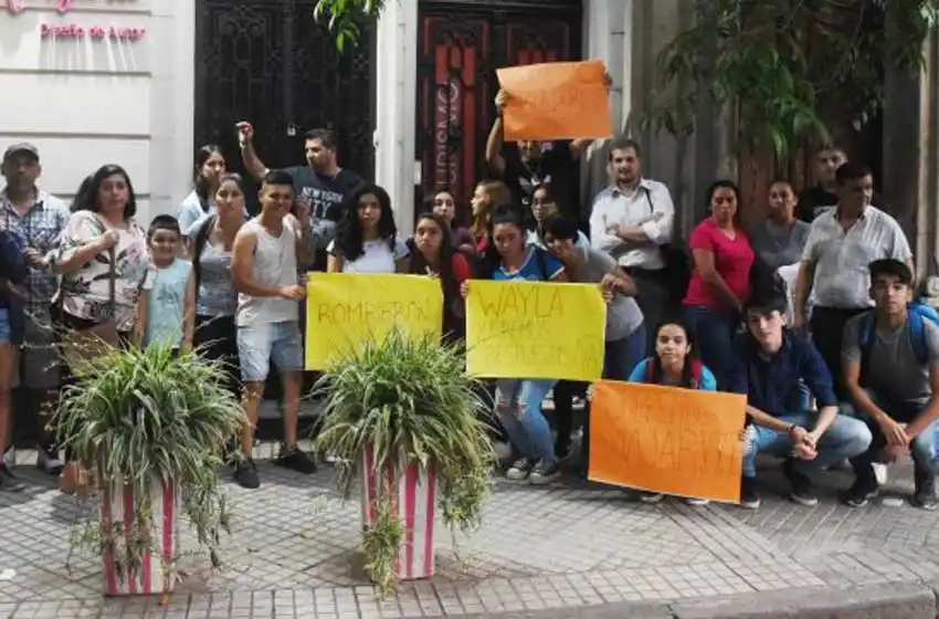 Cientos de alumnos estafados por empresa de turismo: «No nos interesa recuperar el dinero, queremos que los chicos viajen»