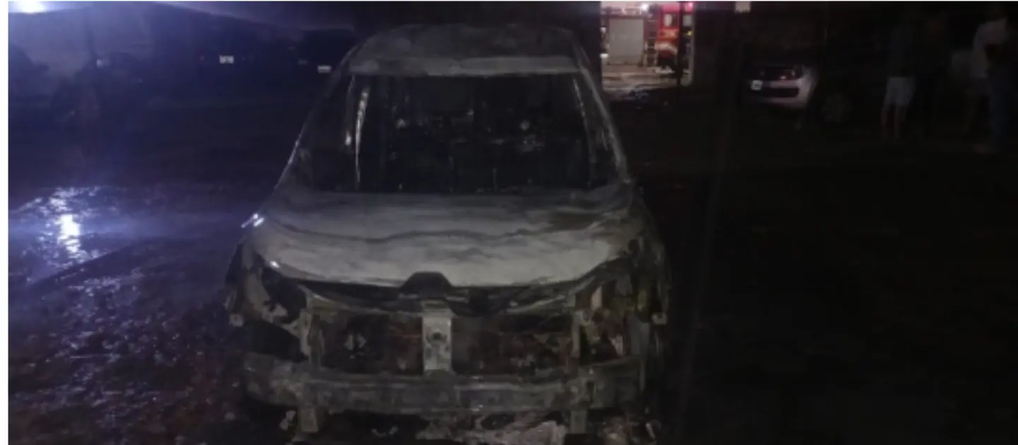 Investigan el incendio de una camioneta