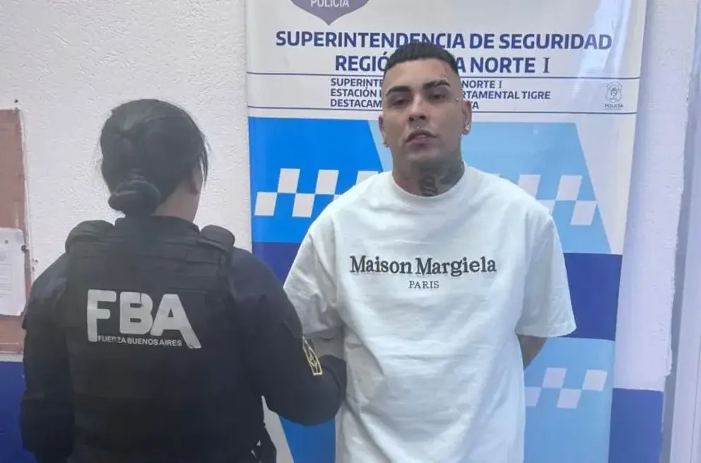 Callejero Fino tras su arresto en Villa La Ñata.