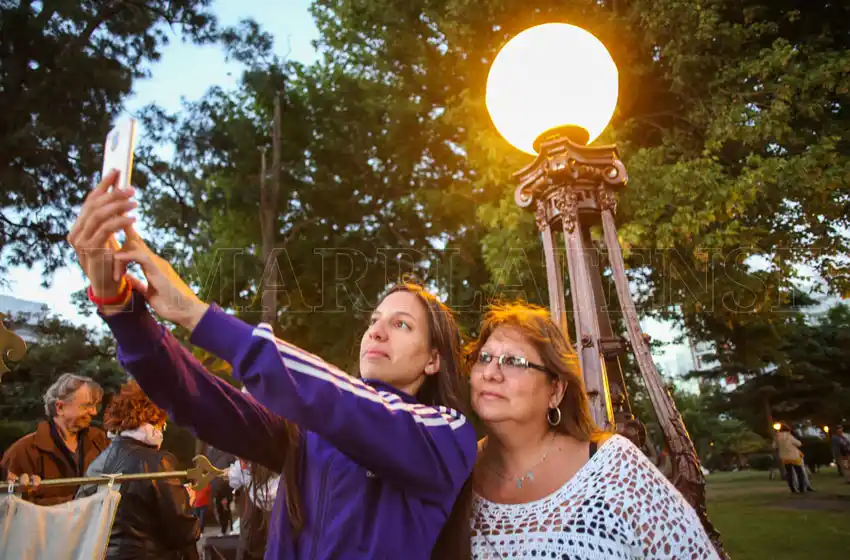 Mar del Plata festejó con el carnaval y el “Paseo de las Farolas”