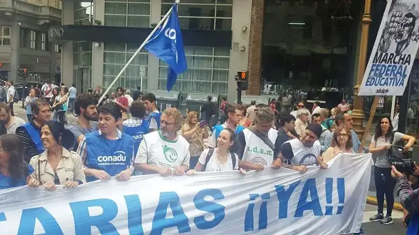 Los docentes universitarios iniciaron una semana de paro 