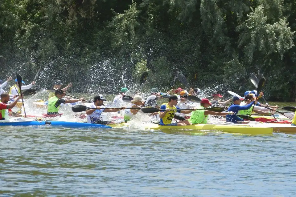 La quinta etapa dejó  todo abierto en K2 Senior