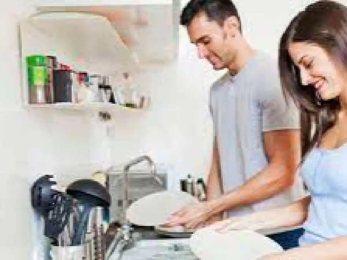 Las mujeres duplican a los varones en horas diarias dedicadas a tareas de cuidado