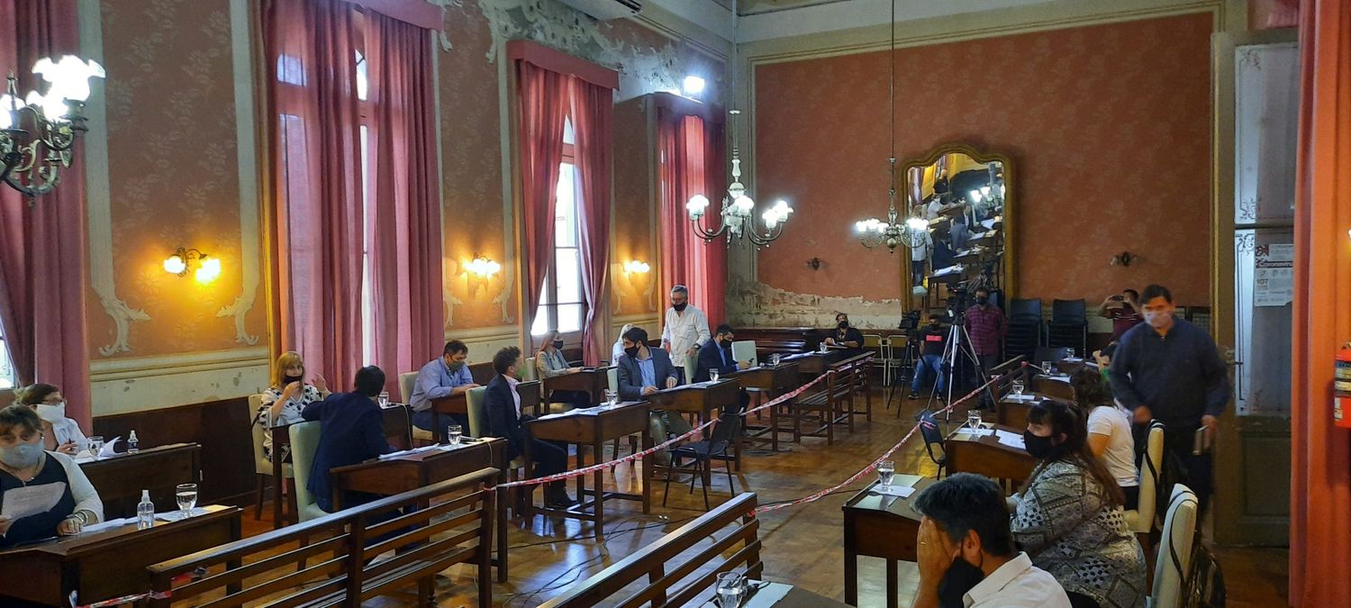 Papelón en el Concejo: todos deberían haber estado al tanto, dice el dictamen que da por aprobada la prórroga al Howard Johnson