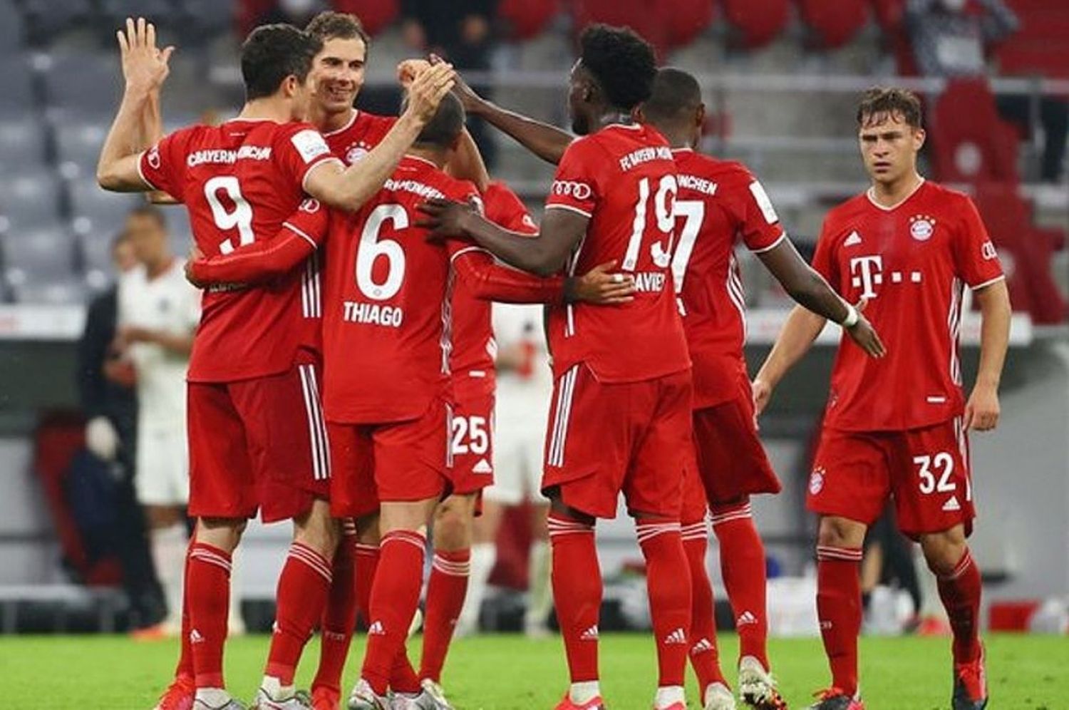 Bayern Múnich ganó y logró el título por octava vez consecutiva