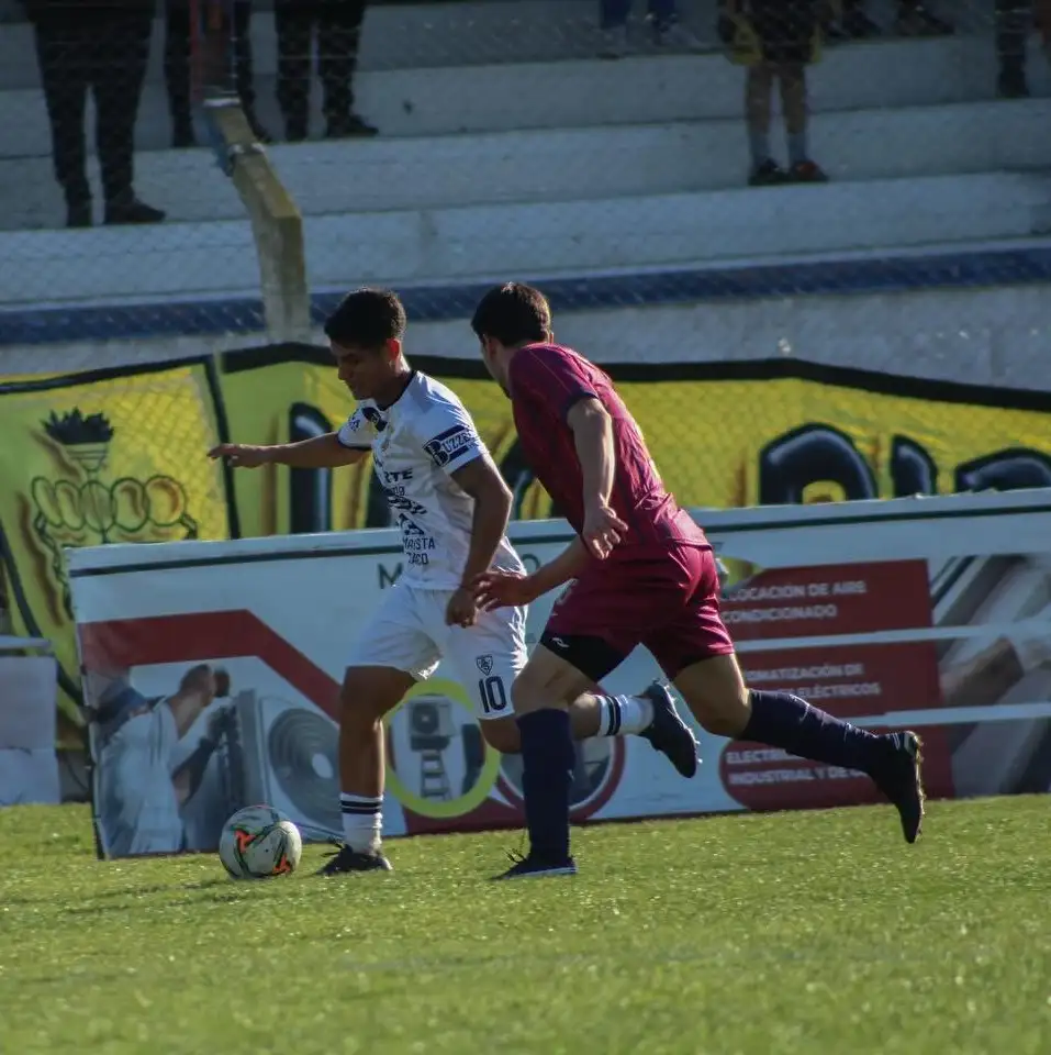 FOTO CLUB SANTAMARINA Quimey Marín, en acción en el más reciente partido de Santamarina.
