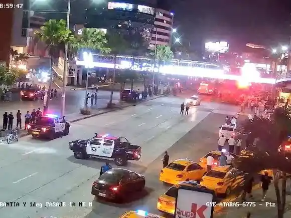Un presunto coche bomba explotó cerca de un centro comercial en Ecuador: al menos un muerto y más de 30 heridos