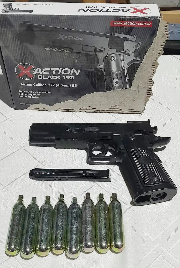 Allanamientos: secuestraron una réplica de arma y marihuana