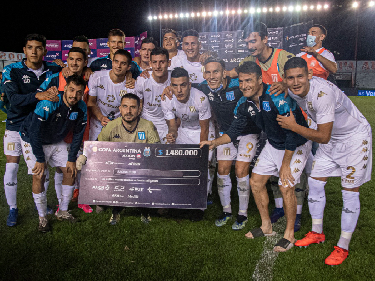 En los penales, Racing avanzó de ronda