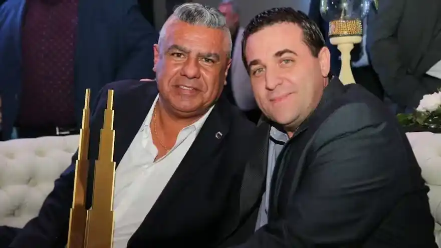 "Chiqui" Tapia junto a su mano derecha Pablo Toviggino.