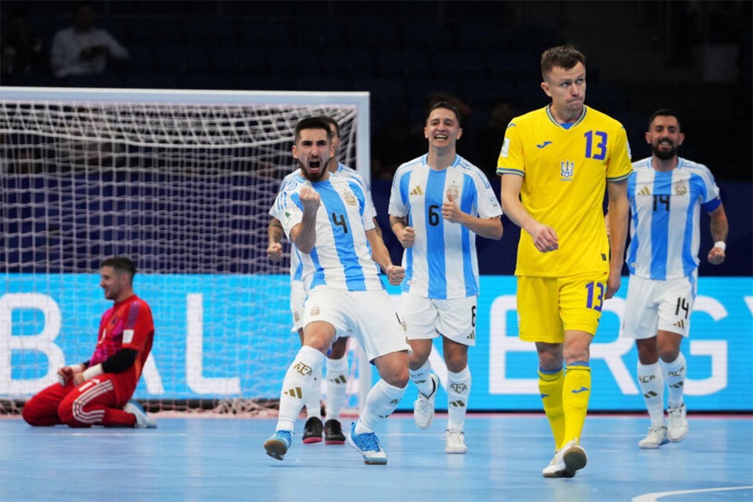 Argentina se metió en octavos a falta de una fecha para el cierre de la fase de grupos.