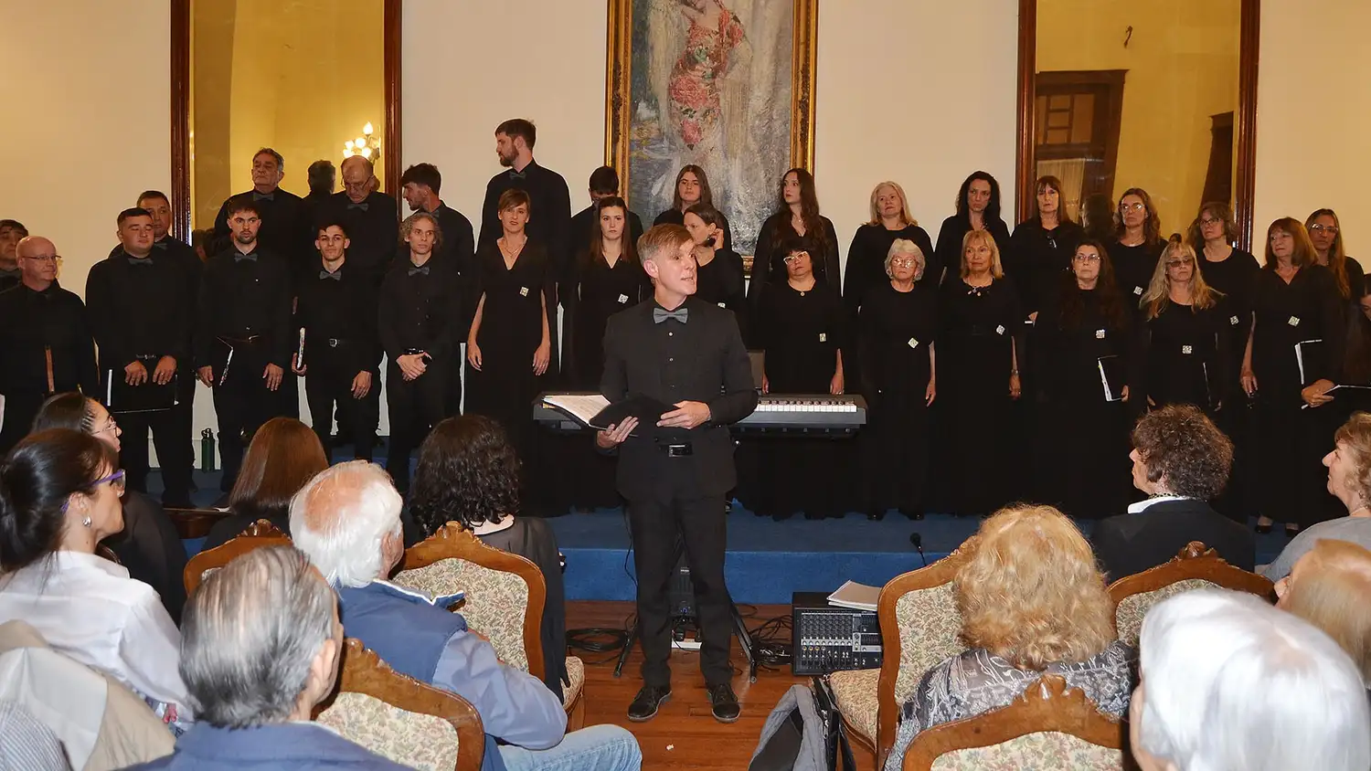 Presentación del coro municipal de Urdinarrain en el Club Social.