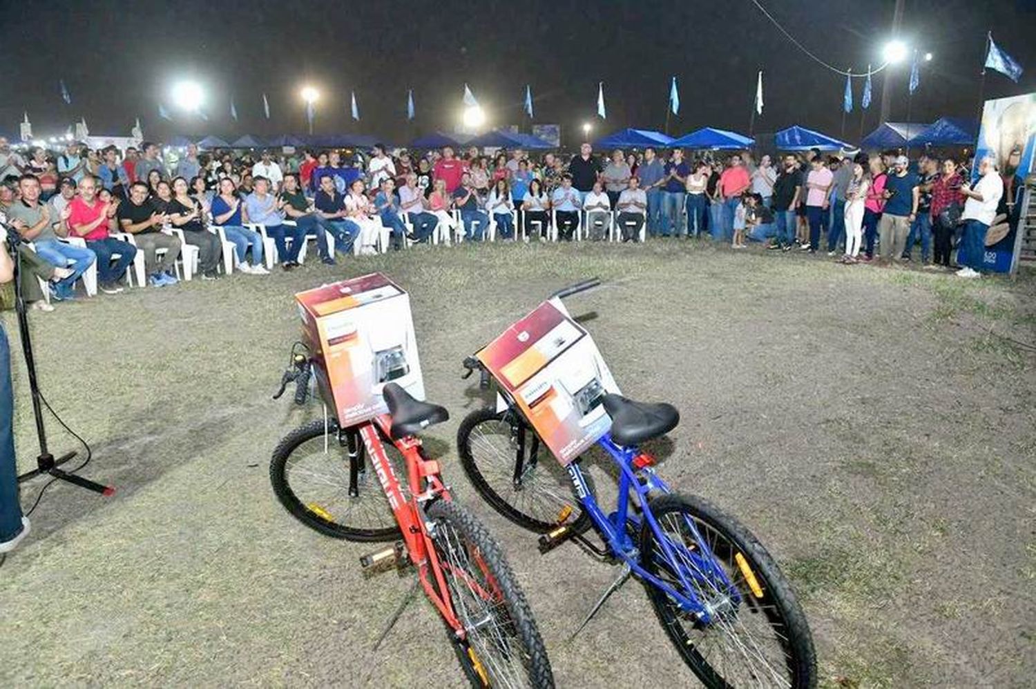 Solís en la apertura de capacitaciones 
en costura, tejido a crochet y cestería