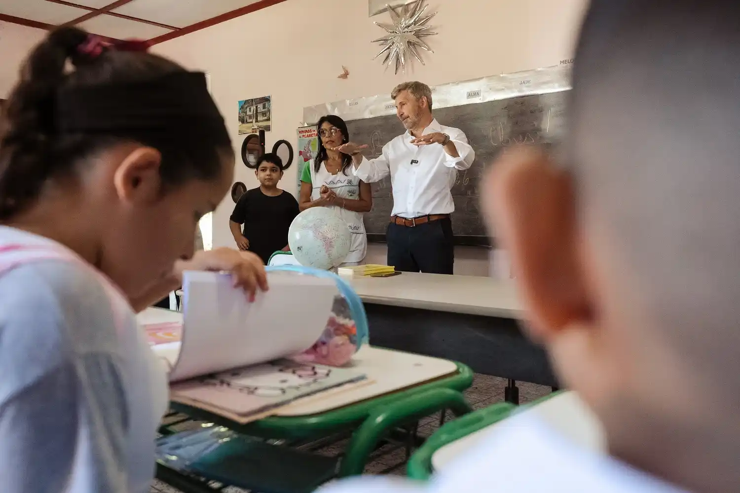 Rogelio Frigerio anunció que pagará por decreto la mejora salarial docente tras el rechazo gremial
