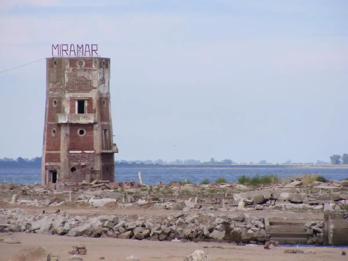 Córdoba en "alerta amarilla"  por la crecida del río dulce que alimenta a la laguna Mar Chiquita