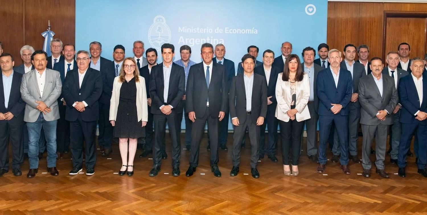 Massa recibió a gobernadores de todos los espacios políticos, ante quienes comprometió la asistencia de las arcas nacionales para hacer frente a esos compromisos.