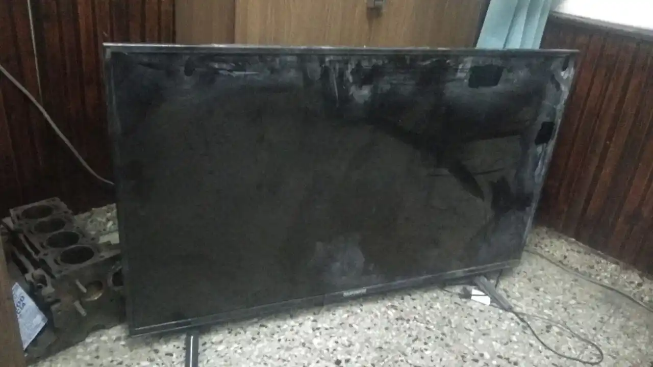 Ladrones escapaban con televisores bajo el brazo