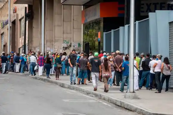 ¡Confinamiento ficticio! Nadie le hace caso a Maduro